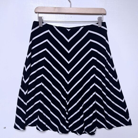 Max Studio Black White Chevron Stripe Skirt Knee Length Pull On Women's Medium - Picture 4 of 7